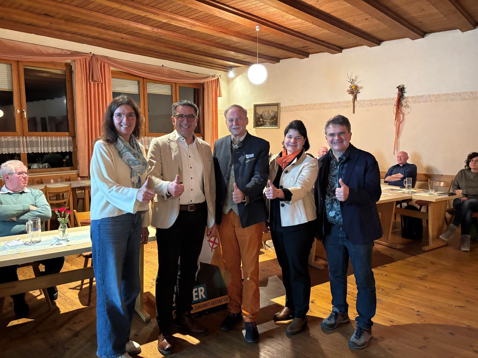 Kreistagskandidaten der Freien Wähler auf einer Veranstaltung in Schernfeld